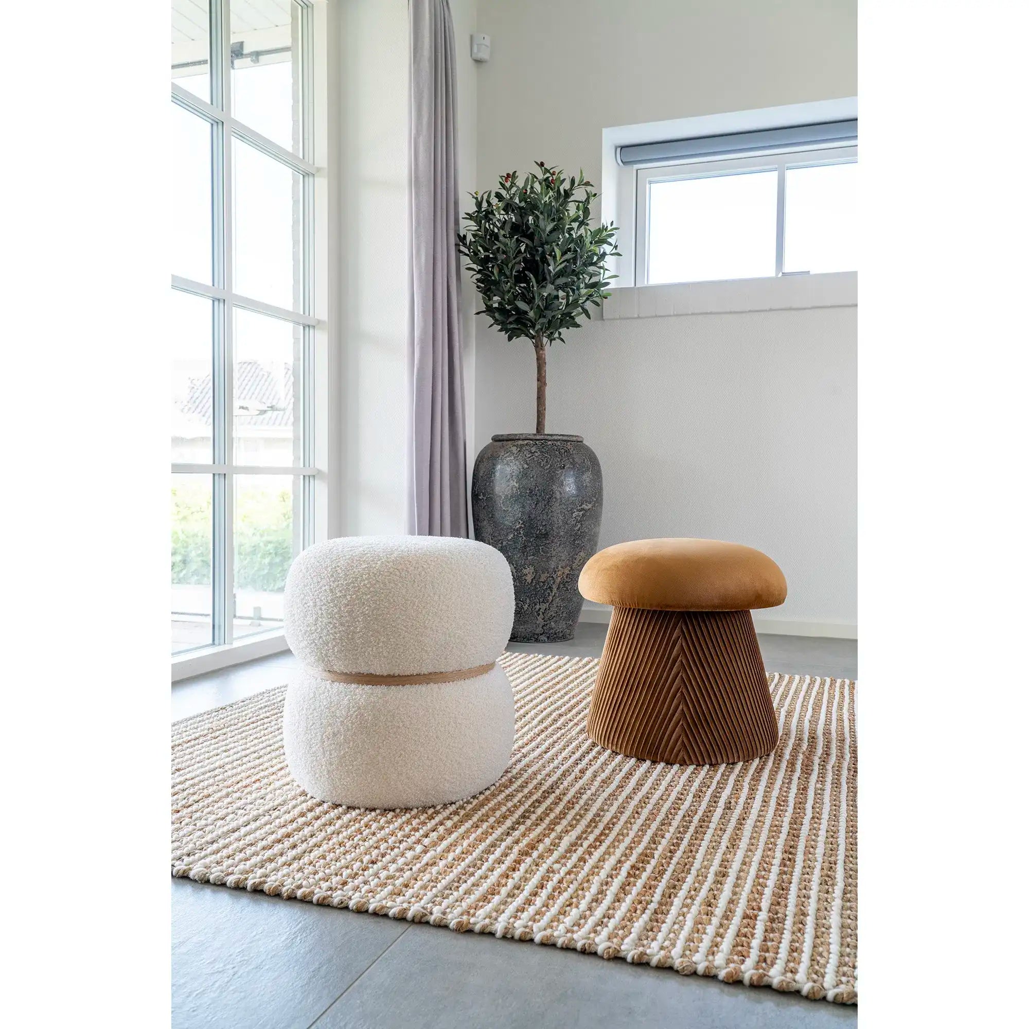 Pouf in Weiß Bouclé Ø38 cm – Moderner Sitzhocker im skandinavischen Stil
