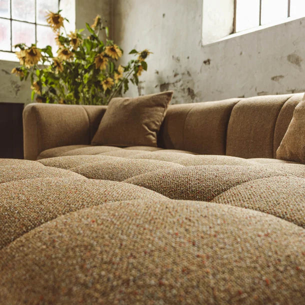 Bora Ecksofa (rechts) in Bouclé Gold, 240 cm Breite | PolsterOase