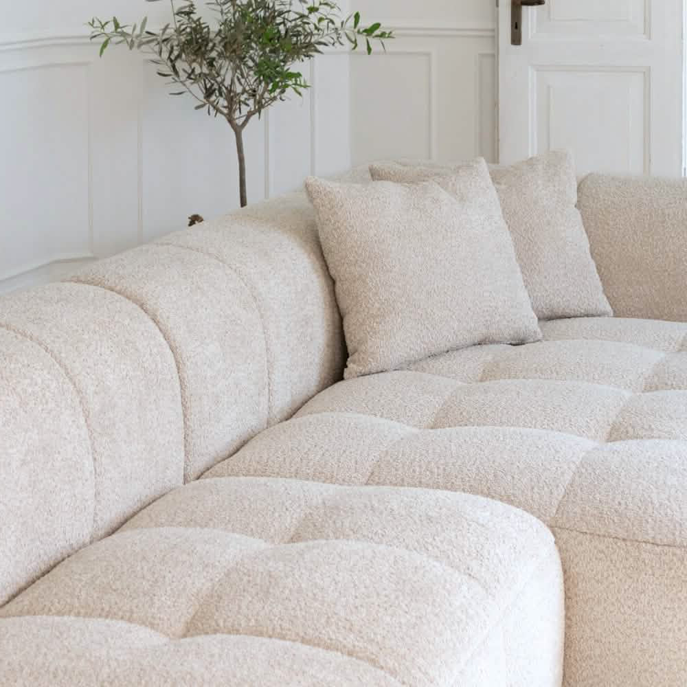 Bora Ecksofa (rechts) in Bouclé Beige, 304 cm Breite | PolsterOase