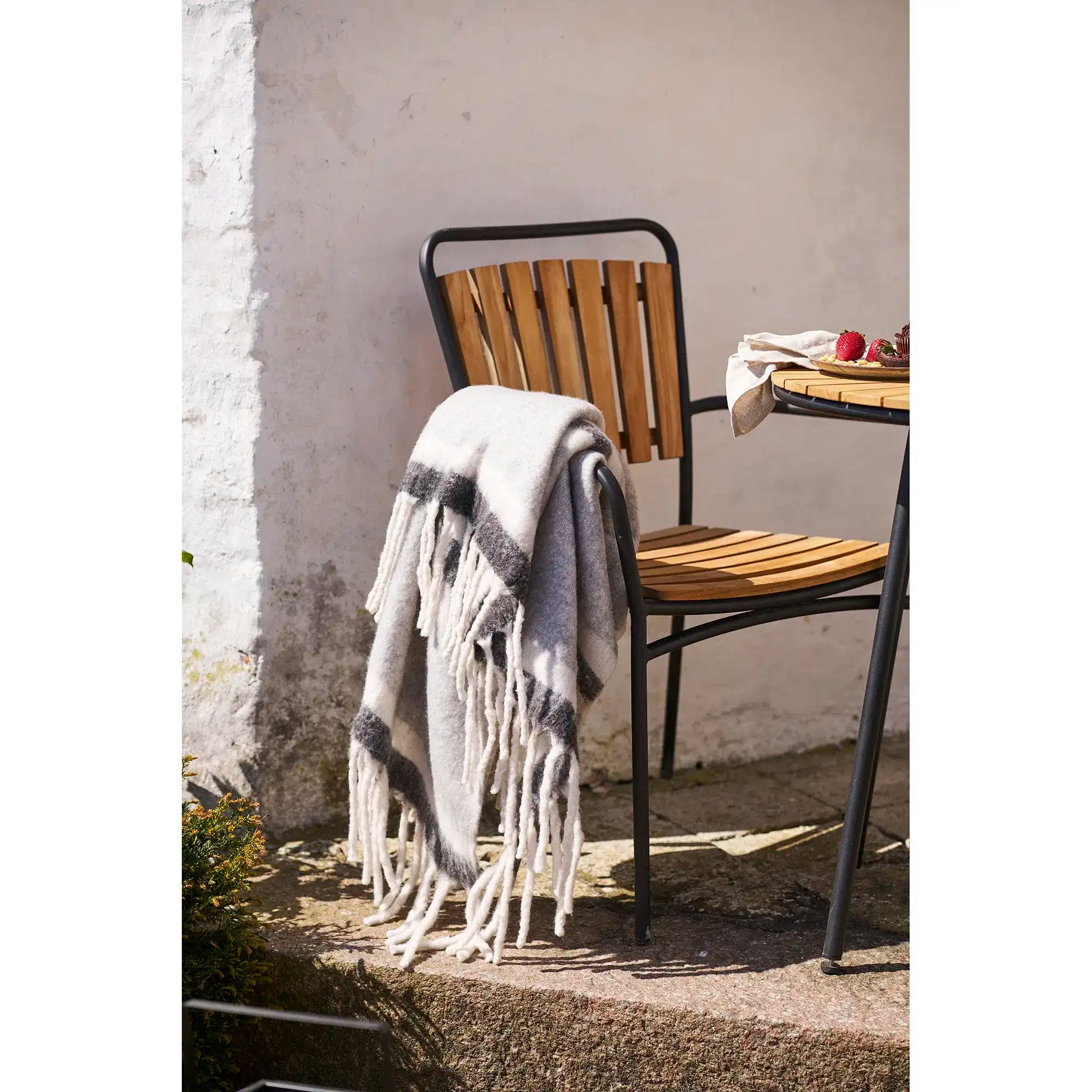 Plaid aus Wollmix in Grau/Weiß 130x170 cm – Skandinavische Wohndecke