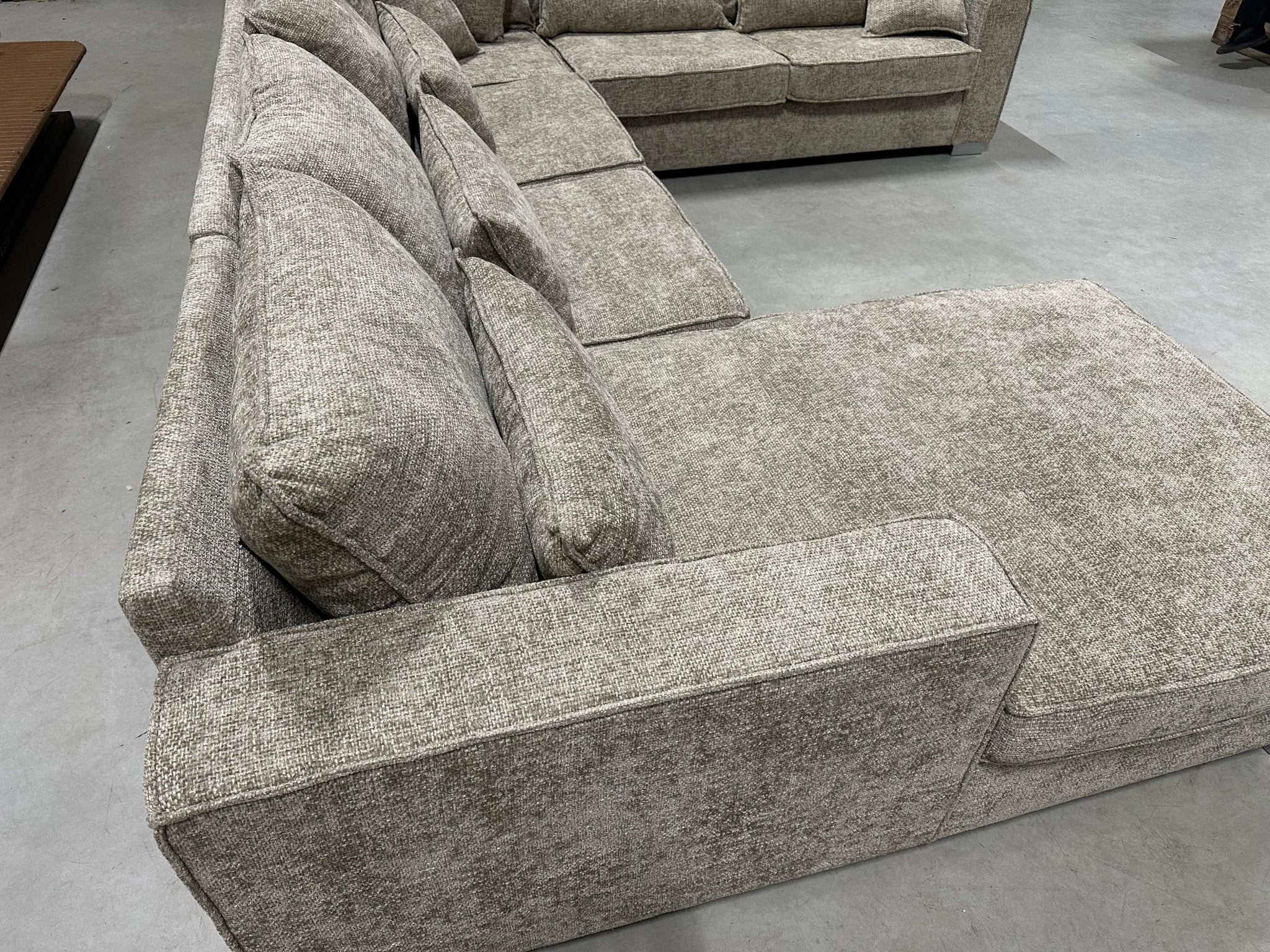 Wohnlandschaft in Webstoff - 370cm Breite | PolsterOase - POLSTEROASE