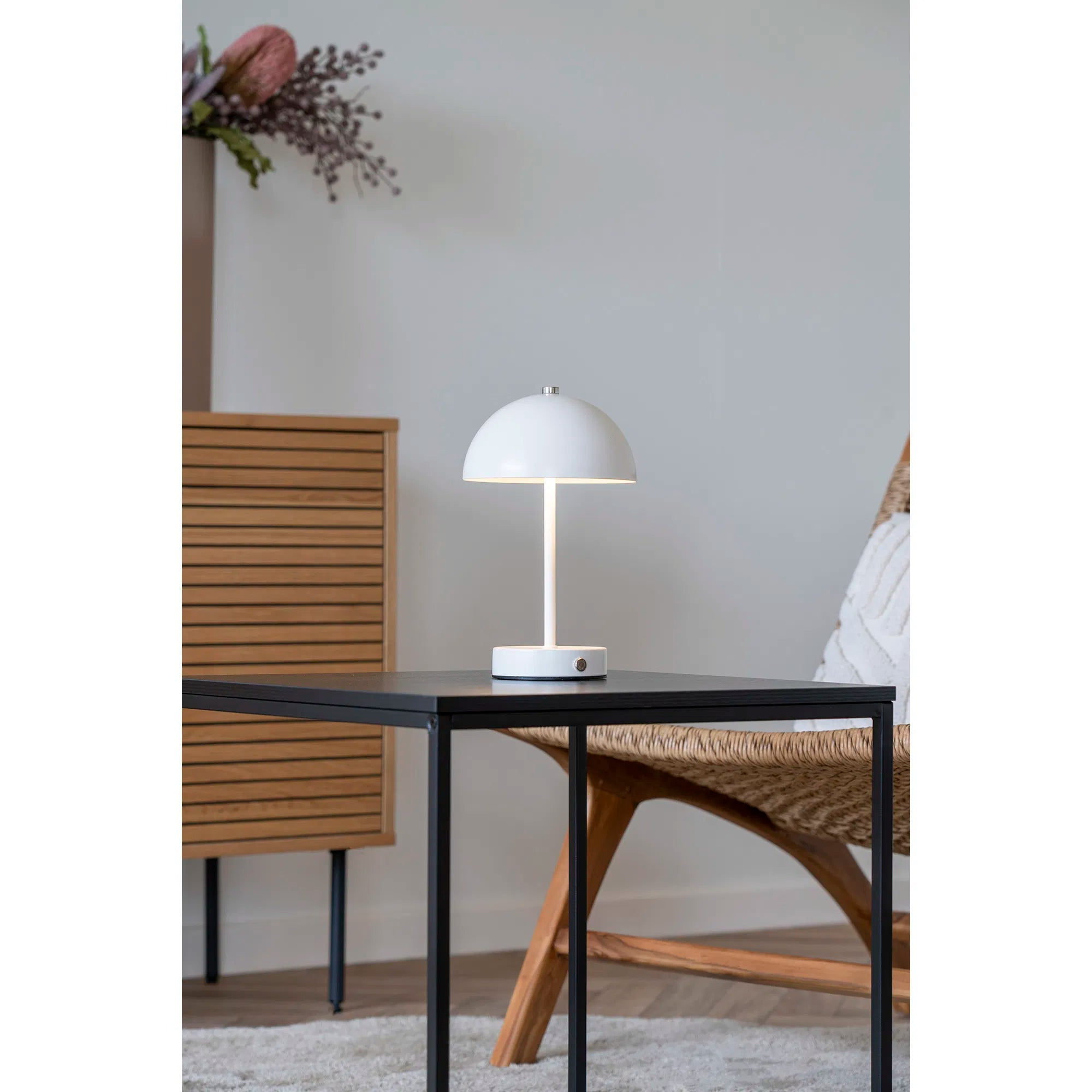 Akku Tischlampe Weiß/Stahl 25 cm – Kabellose LED Lampe im skandinavischen Design