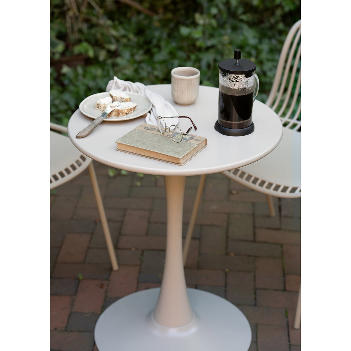 PolsterOase Möbel – Meira Bistrotisch aus Stahl, Taupe, Ø 60 cm – Ansicht 6