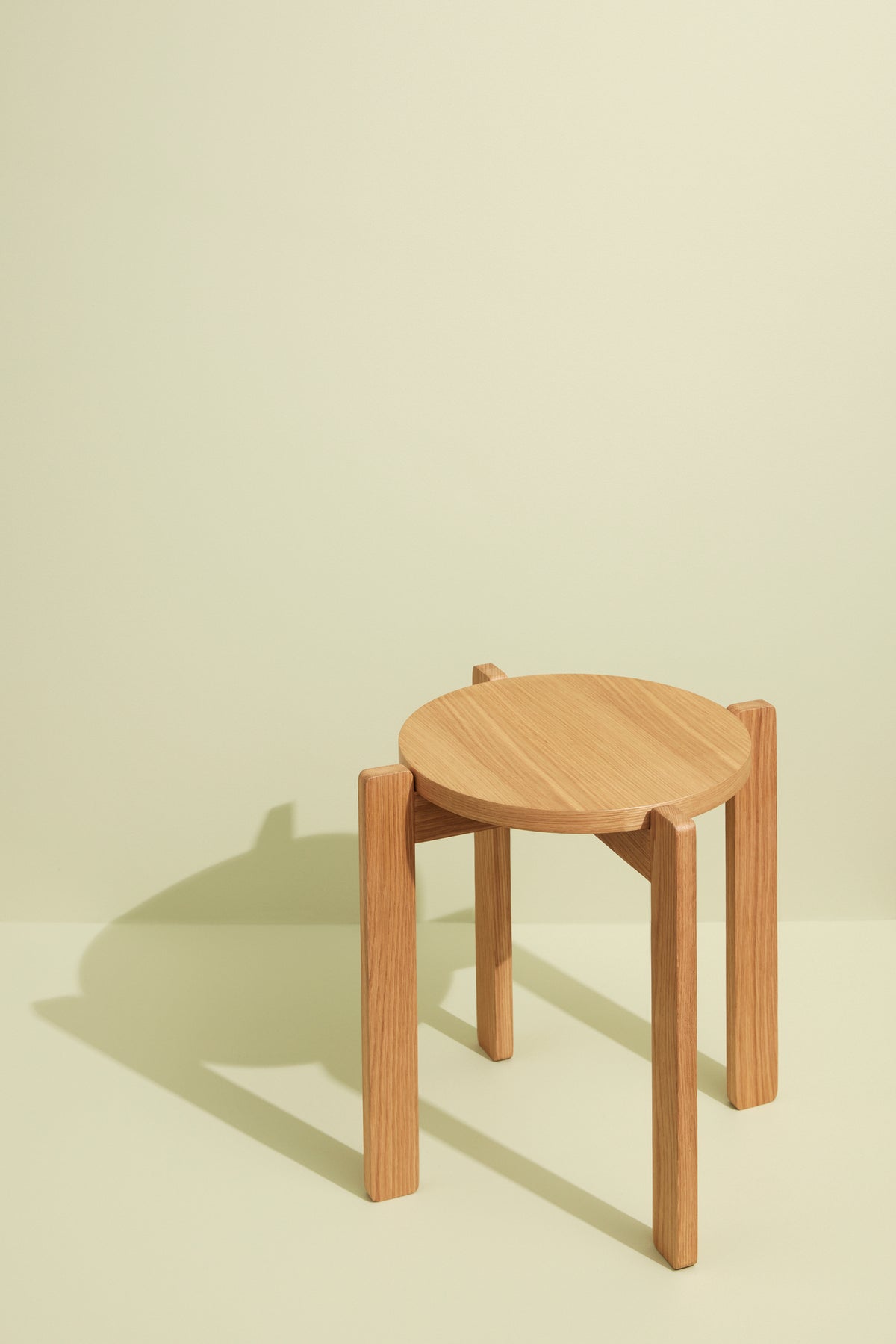 Always Hocker aus Eichenholz