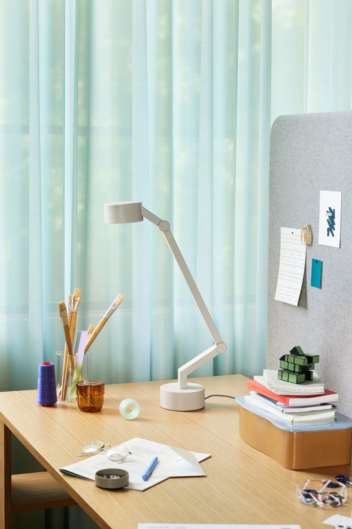 PolsterOase Möbel – Verve LED, Tischlampe aus Metall und Polycarbonat, Hellgrau – Ansicht 5