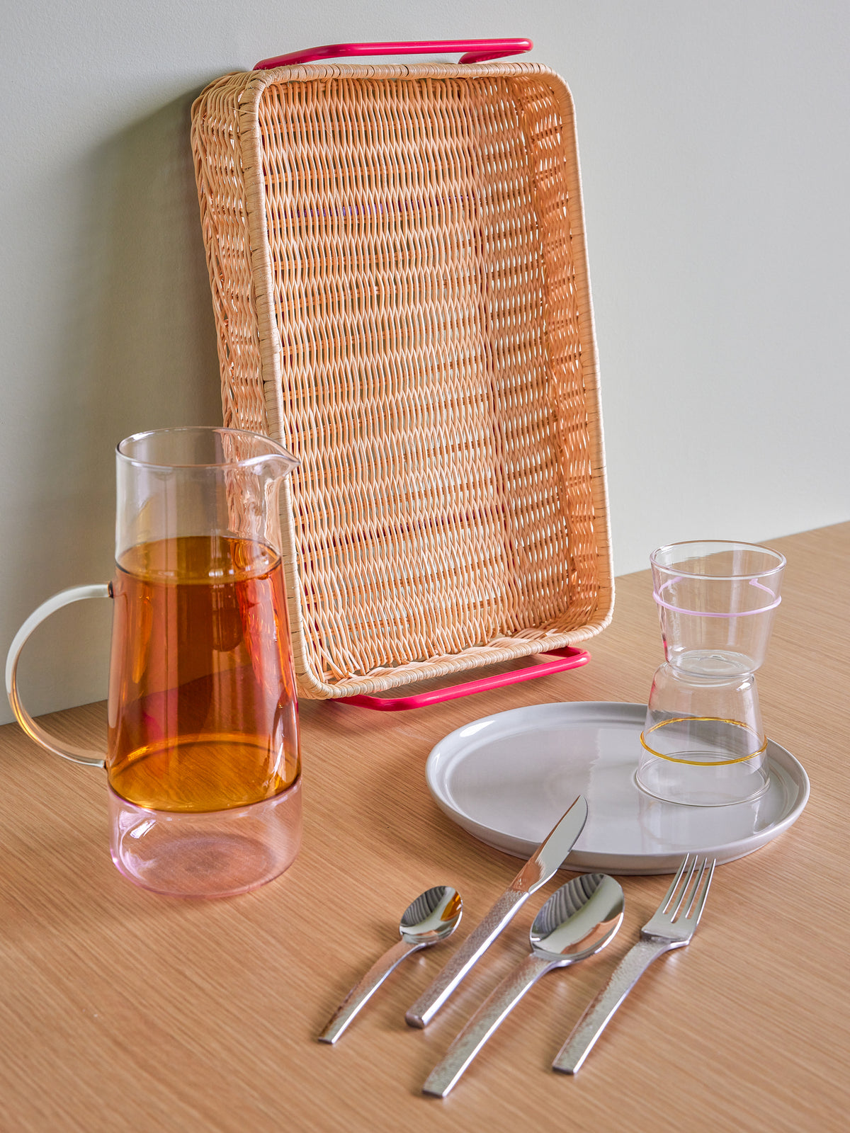 PolsterOase Möbel – Splint Tablett aus Holz, Stahl und Rattan – Ansicht 11