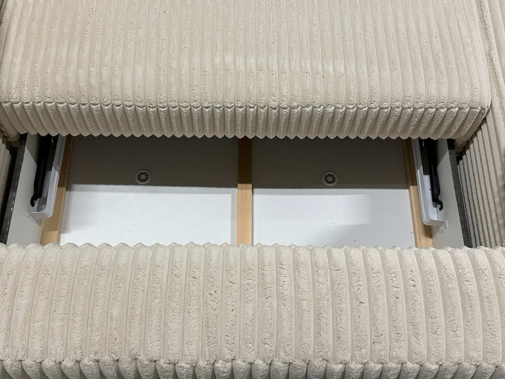 Wohnlandschaft mit Schlaffunktion in Breitcord Beige - POLSTEROASE