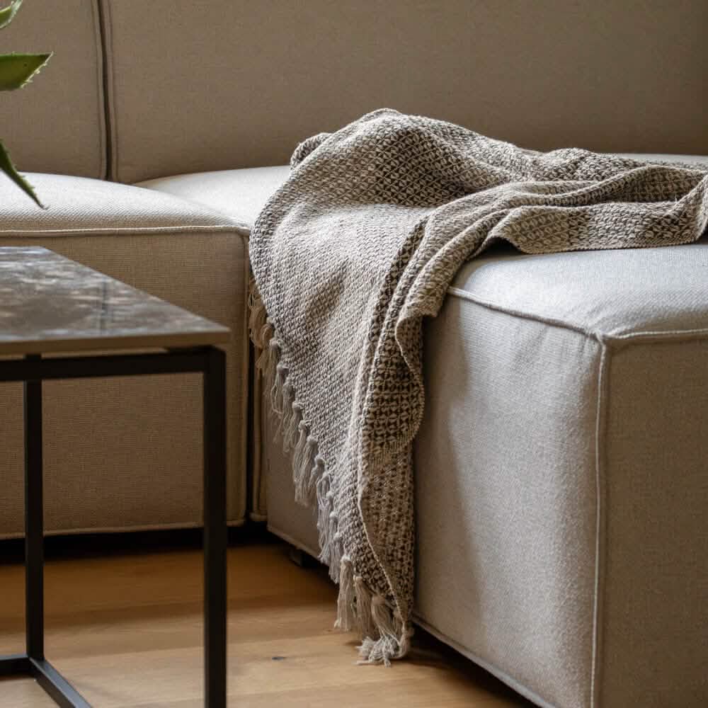 Balu in Strukturstoff Beige + Hocker, 230 cm Breite | PolsterOase