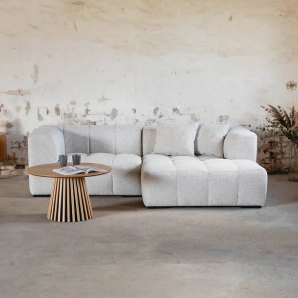 Bora Ecksofa (rechts) in Bouclé Weiß, 240 cm Breite | PolsterOase