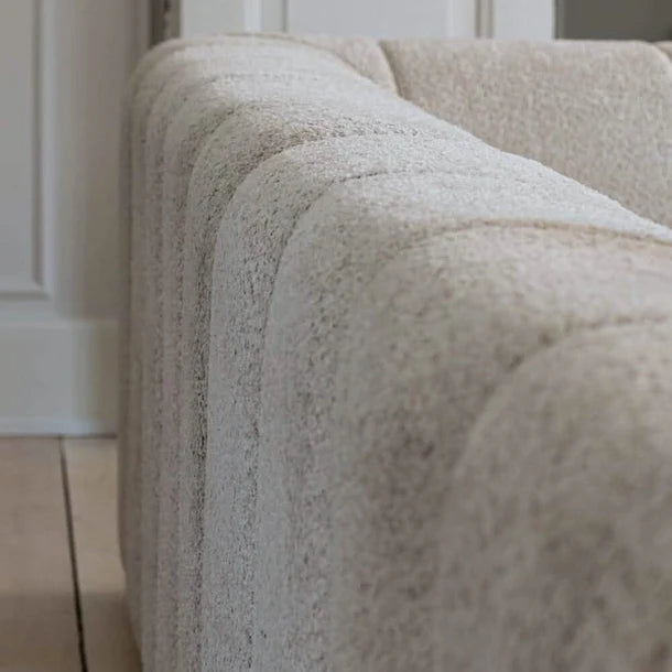 Bora Ecksofa (rechts) in Bouclé Creme, 240 cm Breite | PolsterOase