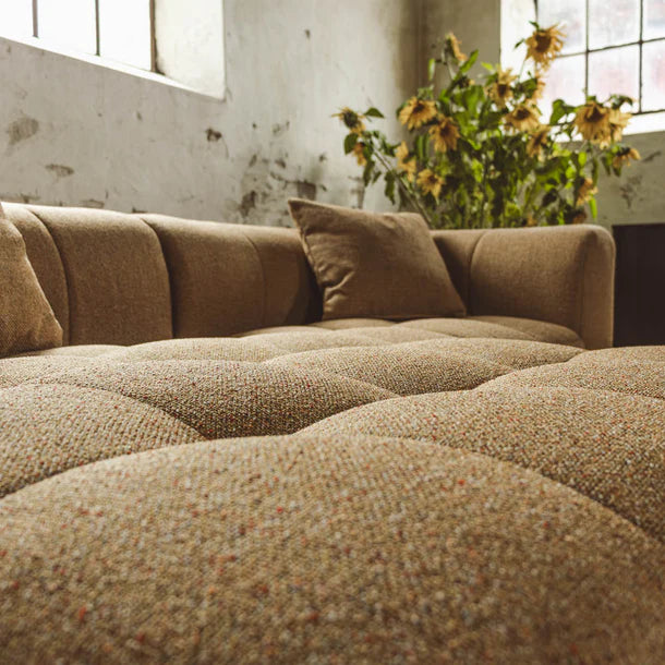 Bora Ecksofa (links) in Bouclé Gold, 240 cm Breite | PolsterOase