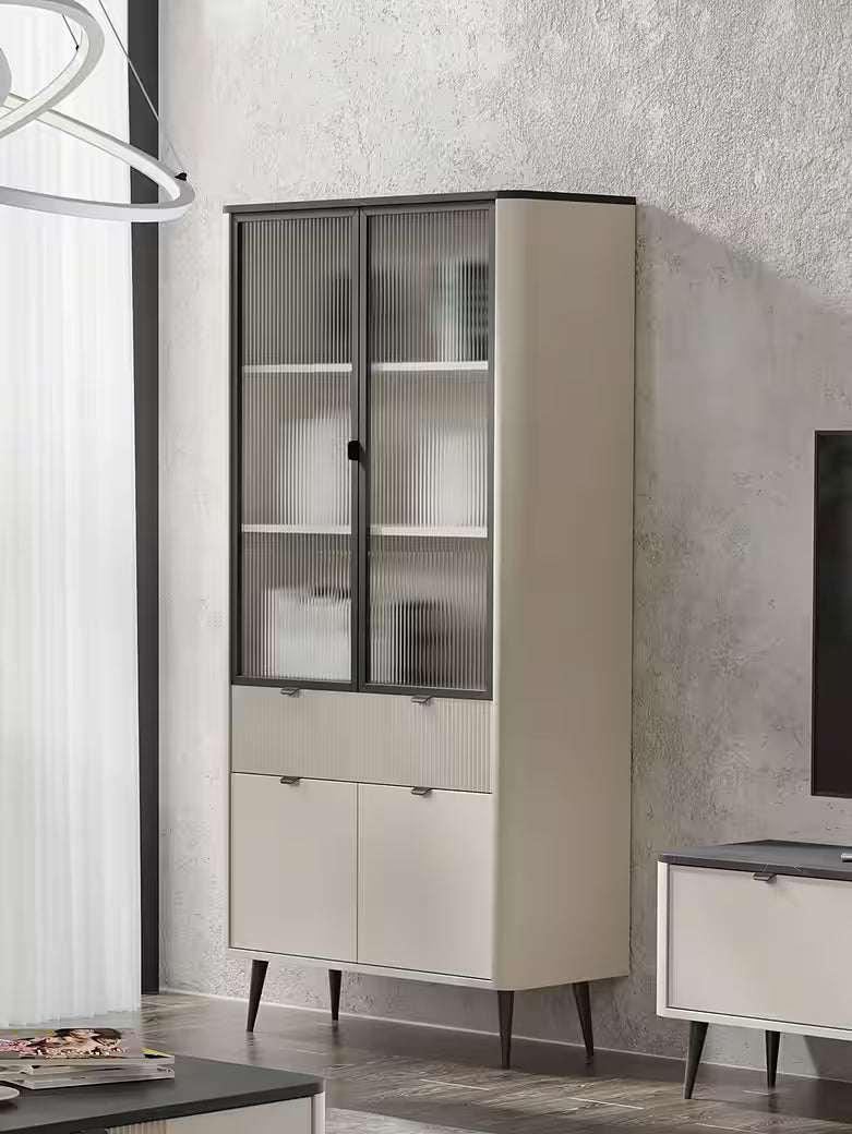 Mavi Standvitrine 90 cm – Design Vitrine mit Lamellen & Glas (Kaschmir/Graphit Marmor)