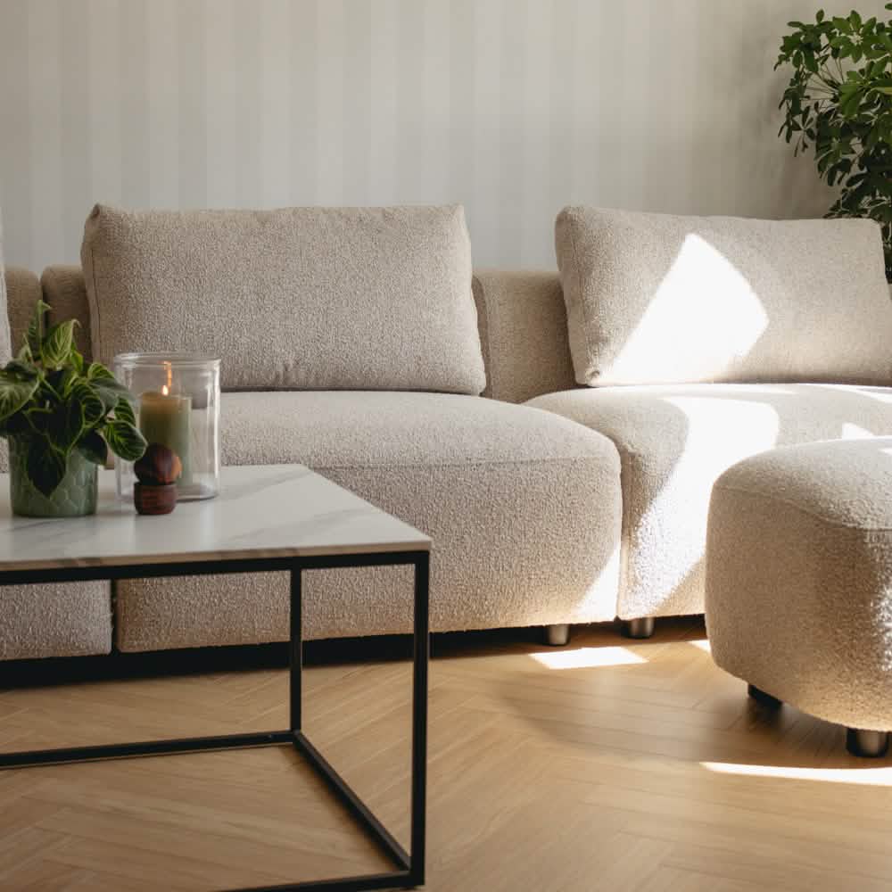 Nolio Modulsofa in Bouclé Beige + Hocker, 315 cm Breite | PolsterOase