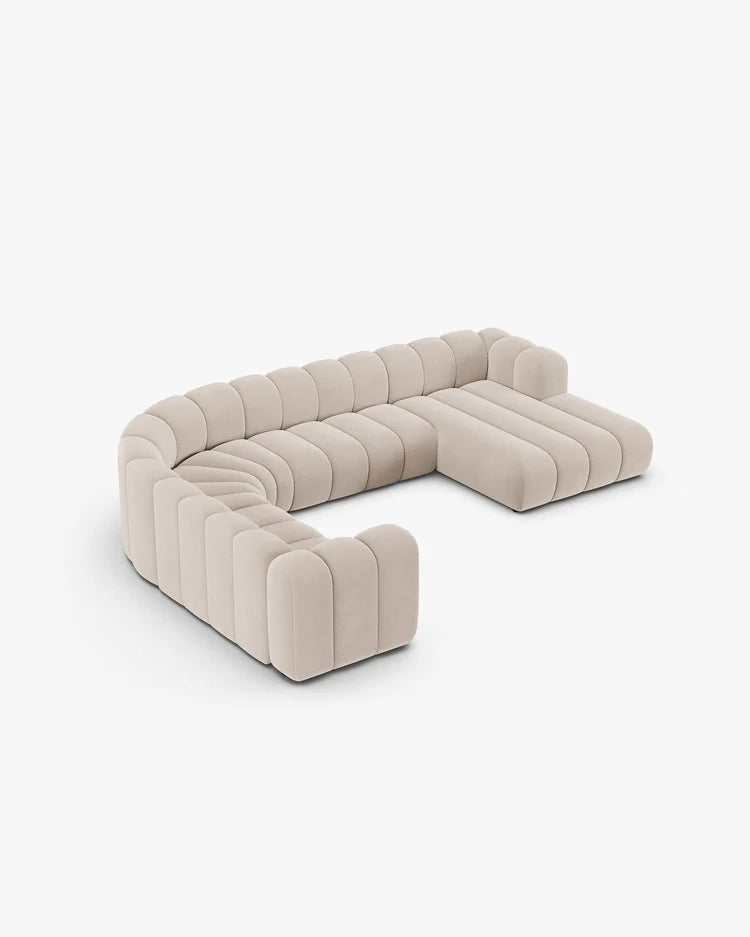 PolsterOase Sofa – Grandé Wohnlandschaft 6-Sitzer in Samt, 370 cm Breite, Leichtes beige, Links – Perspektivische Ansicht