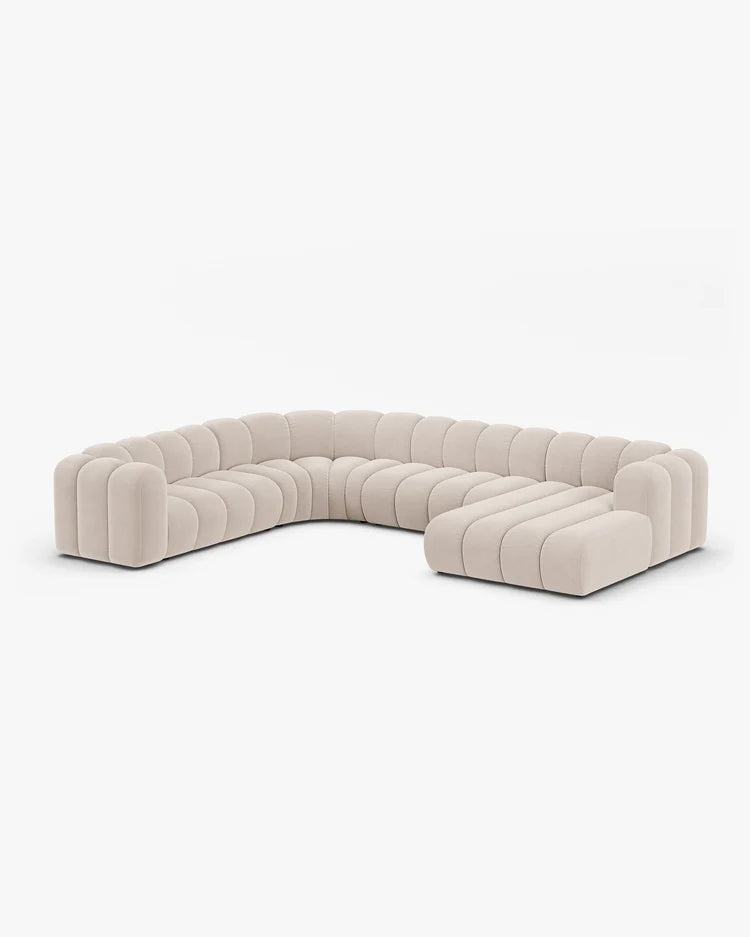 PolsterOase Sofa – Grandé Wohnlandschaft 6-Sitzer in Samt, 370 cm Breite, Leichtes beige, Links – Seitenansicht