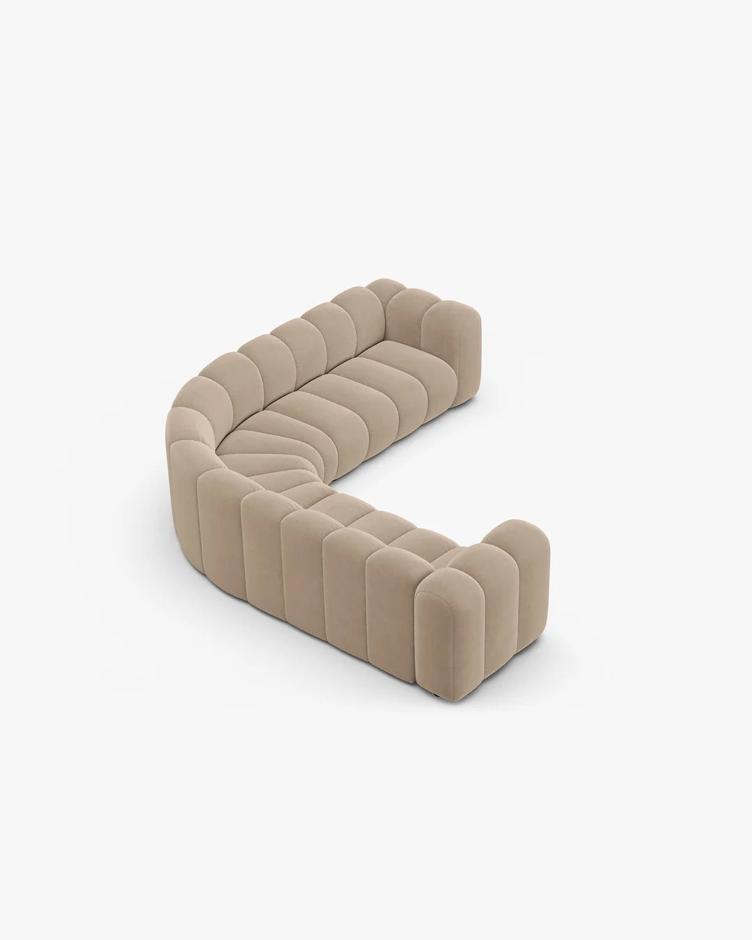 PolsterOase Sofa – Grandé symmetrisches Ecksofa 5-Sitzer in Samt, 280 cm Breite, Beige – Perspektivische Ansicht