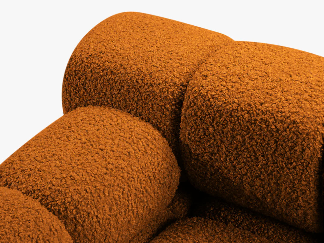 PolsterOase Sofa – Selene Sofa 3-Sitzer in Bouclé, 285 cm Breite, Kupfer – Detailansicht