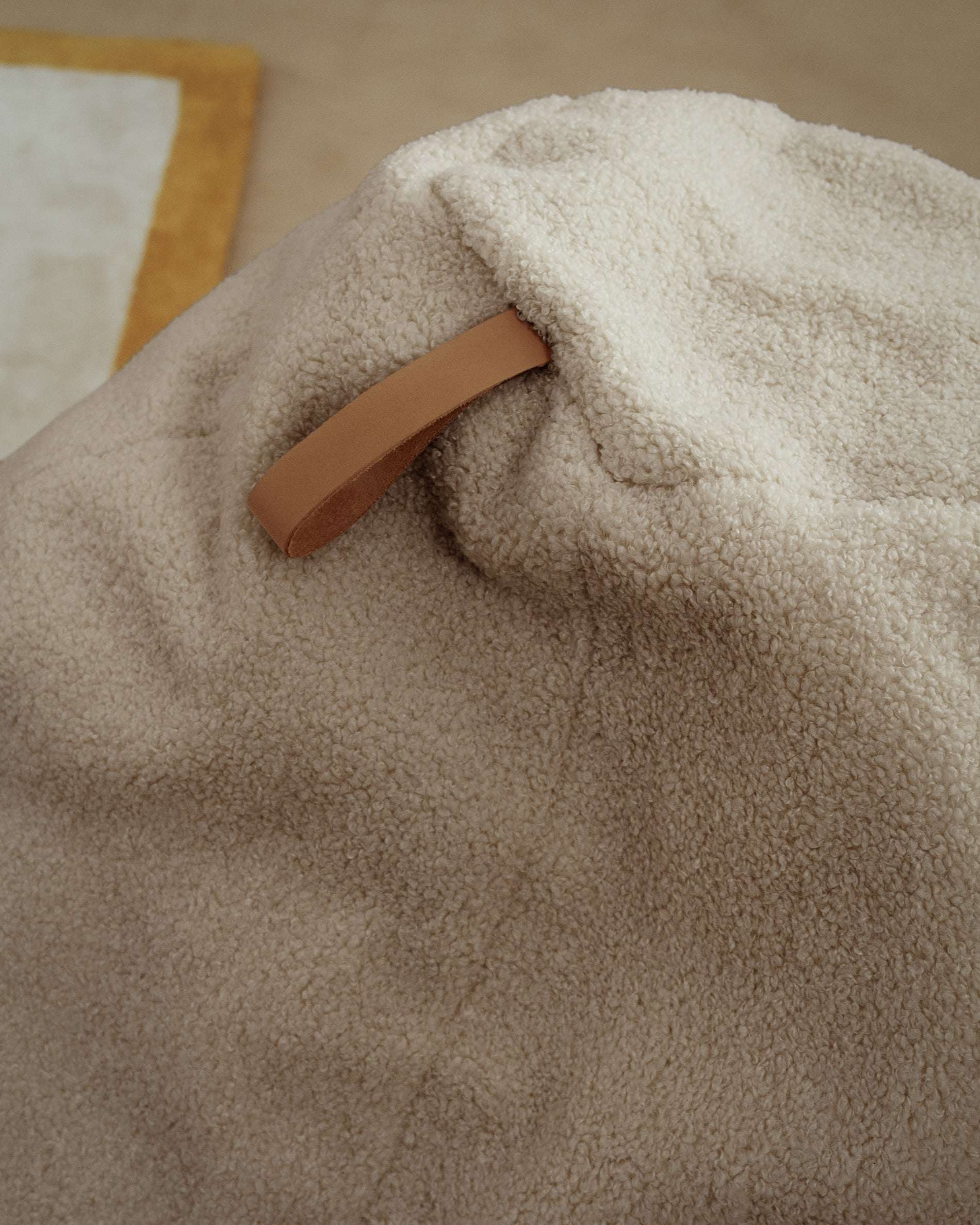 Vicka Sitzsack Ø70 cm – Bouclé Design Sitzsack in Beige mit maximalem Komfort
