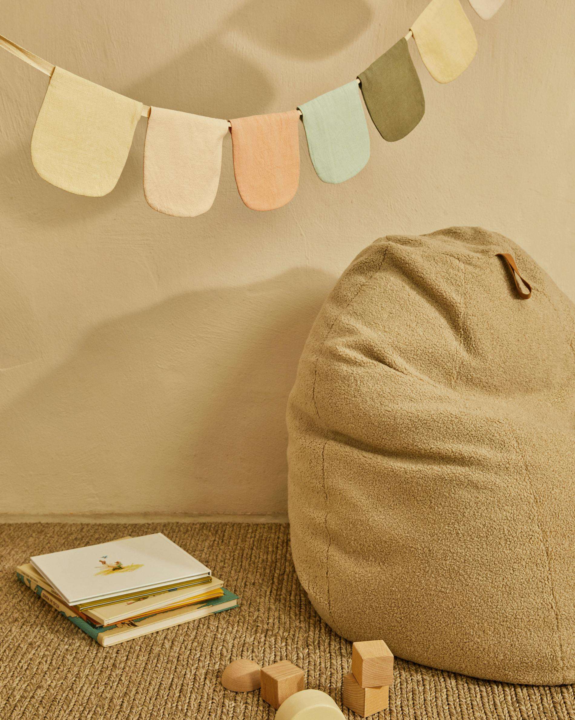 Vicka Sitzsack Ø70 cm – Bouclé Design Sitzsack in Beige mit maximalem Komfort