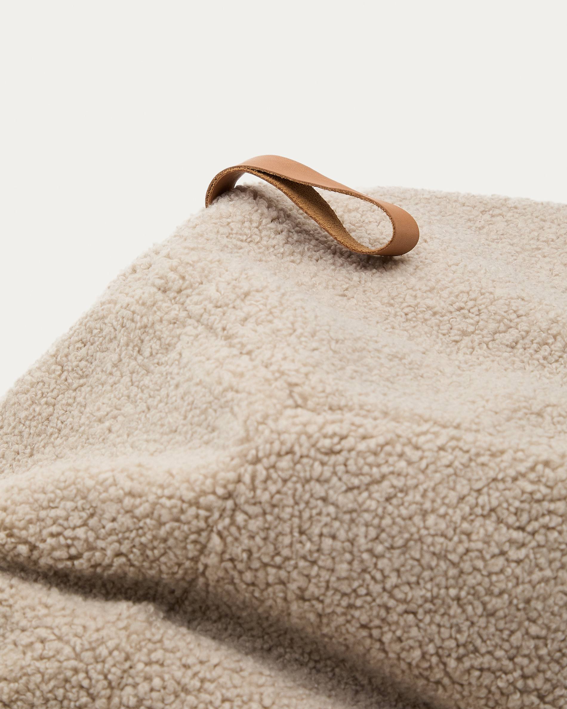 Vicka Sitzsack Ø70 cm – Bouclé Design Sitzsack in Beige mit maximalem Komfort