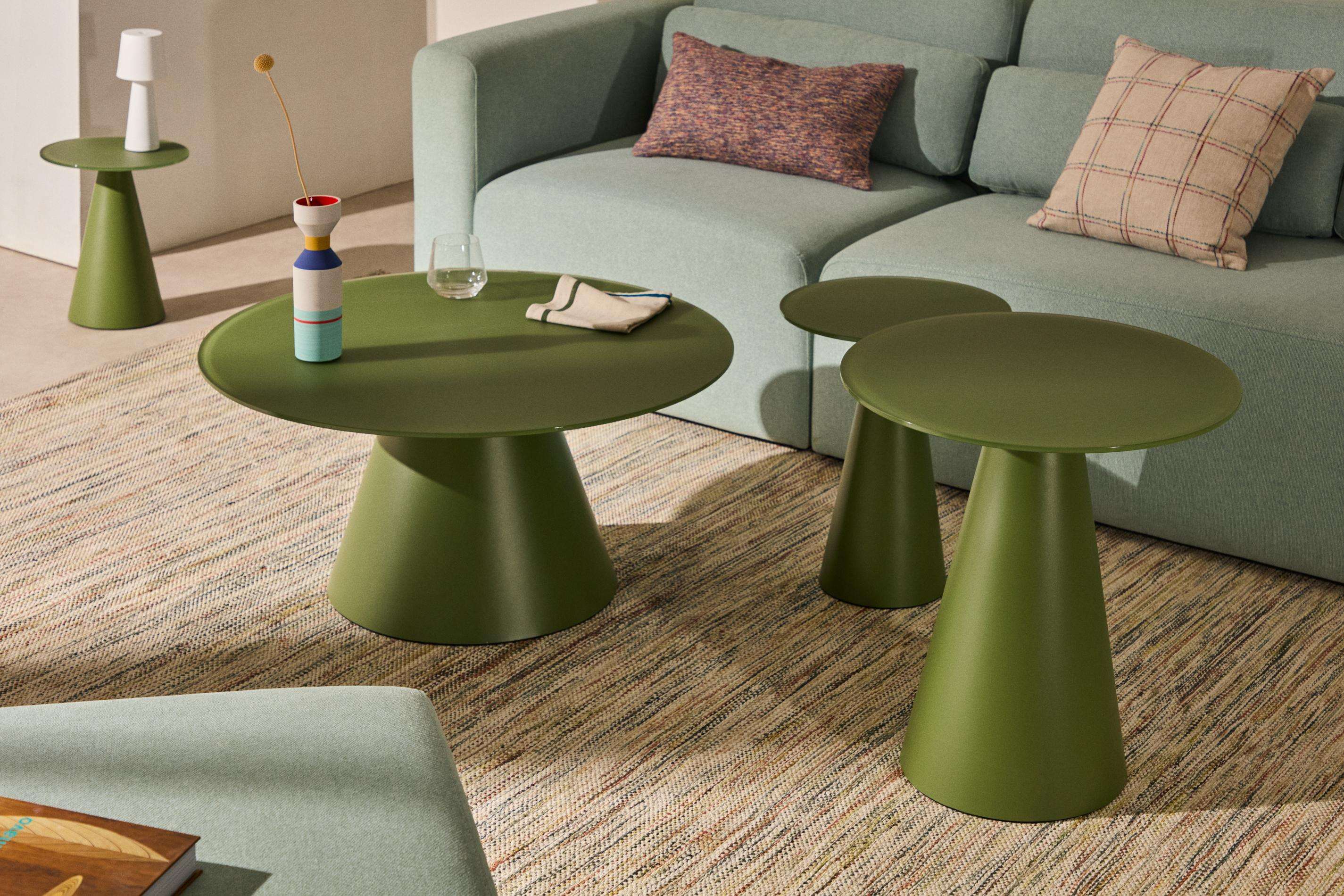 Wilshire Couchtisch Ø80 cm – Milchglas & Stahl in Grün (Modern Industrial Design)