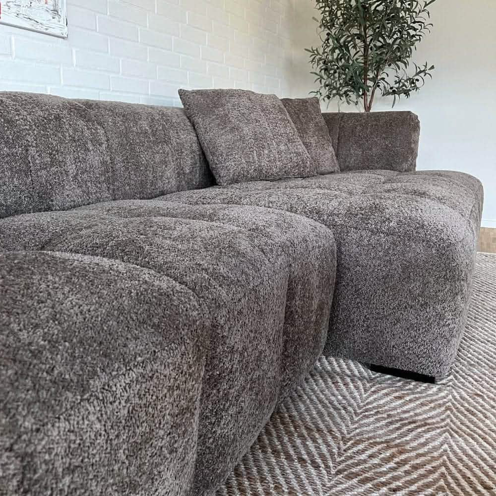 Bora Ecksofa (rechts) in Bouclé Beige, 304 cm Breite | PolsterOase