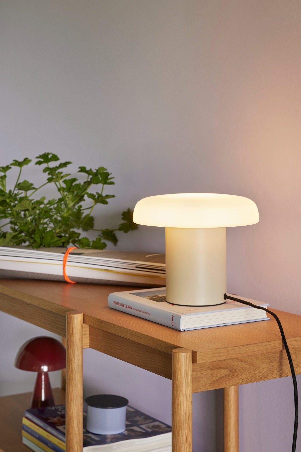 PolsterOase Möbel – Ateliers Tischlampe aus Glas und Metall – Ansicht 6
