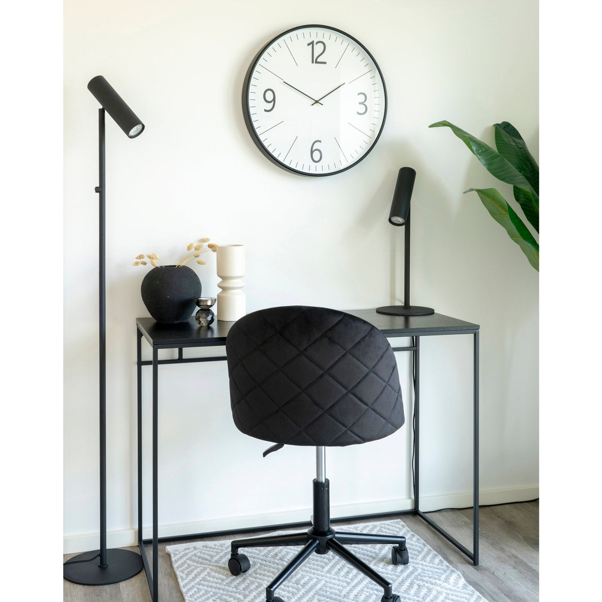 PolsterOase Möbel – Biel Wanduhr mit Glasfront und leisem Uhrwerk, Schwarz/Weiß, Ø 51 cm – Ansicht 3