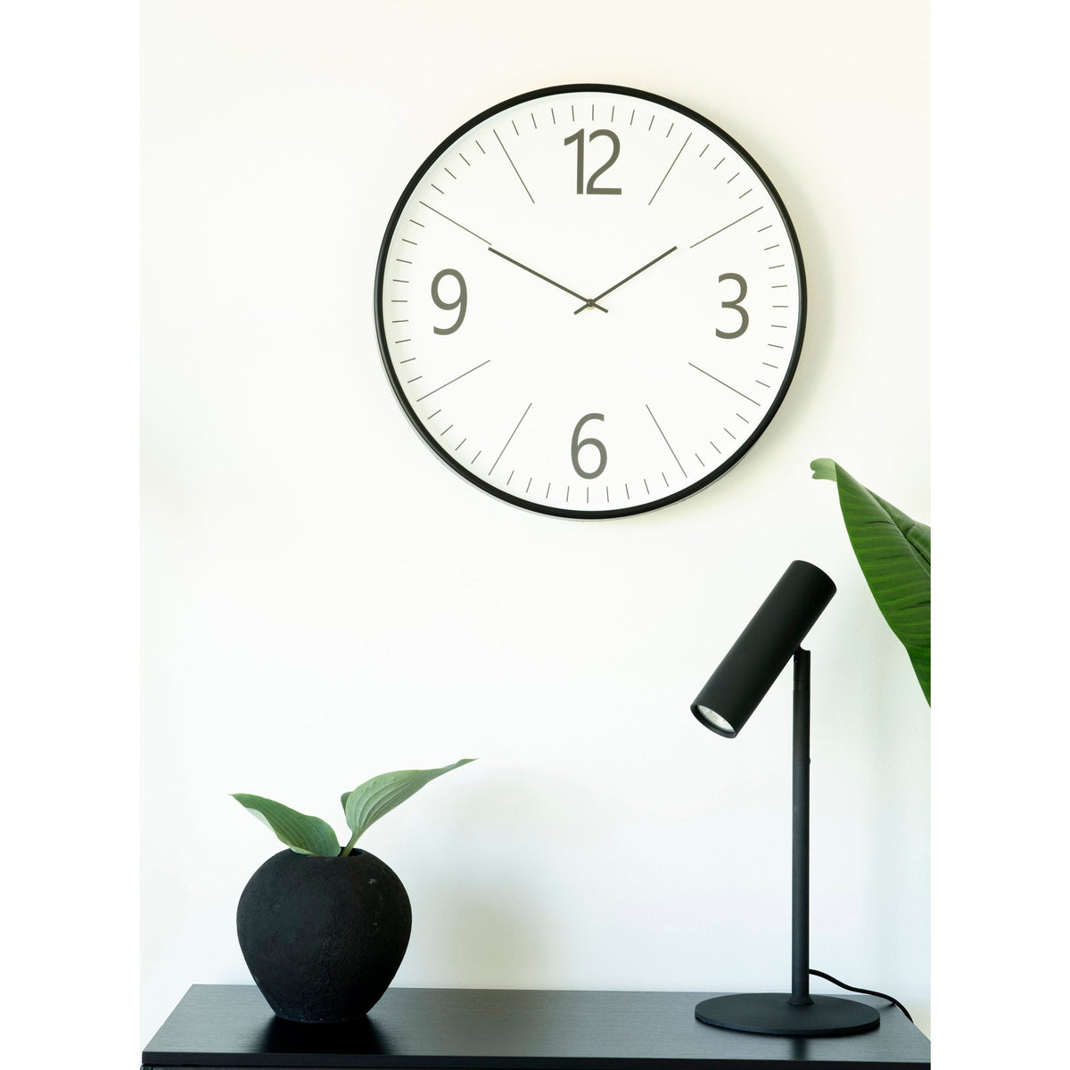 PolsterOase Möbel – Biel Wanduhr mit Glasfront und leisem Uhrwerk, Schwarz/Weiß, Ø 51 cm – Ansicht 6