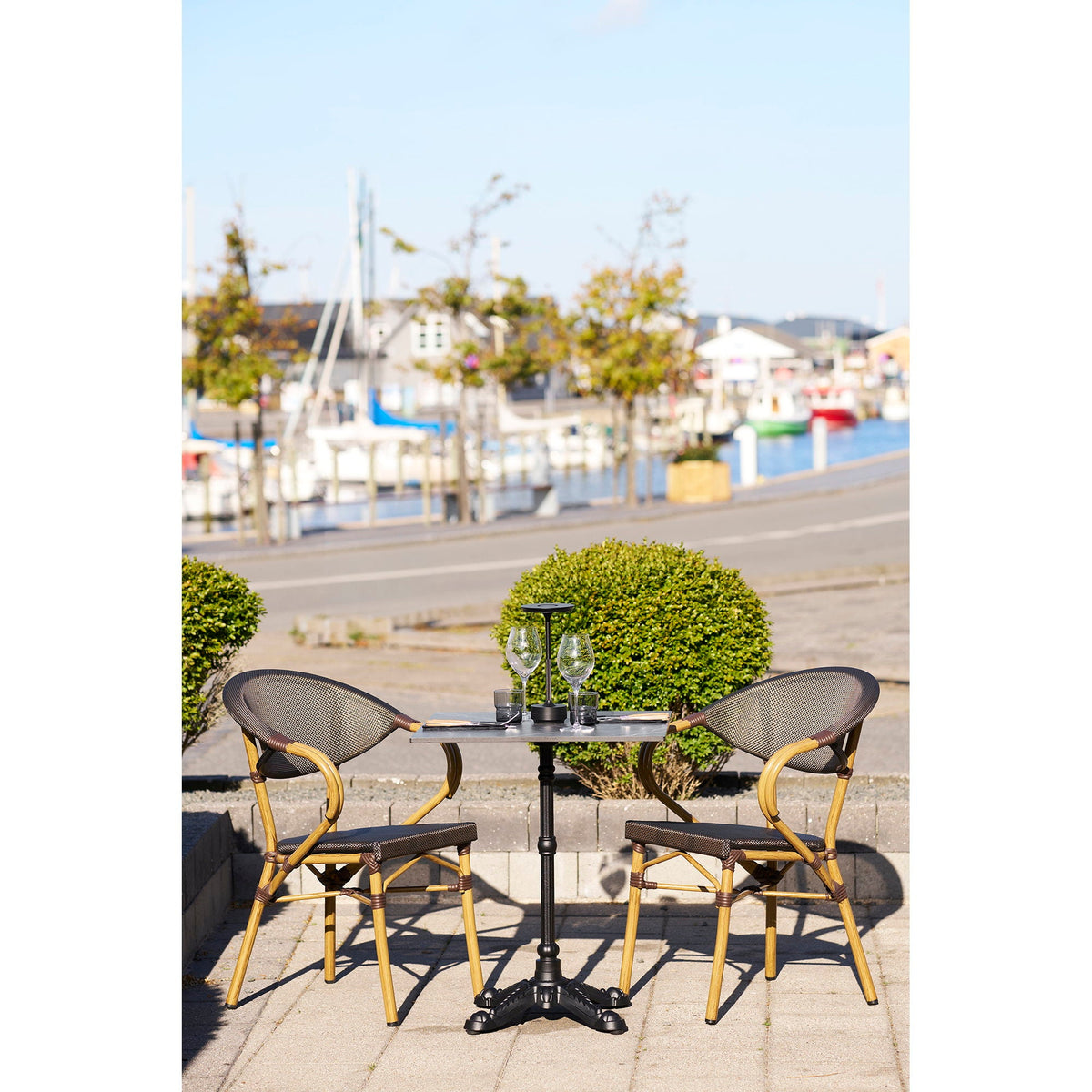 PolsterOase Möbel – Bistrotisch in Marmoroptik mit Gusseisenbeinen, Dunkelgrau, 60 cm – Ansicht 4