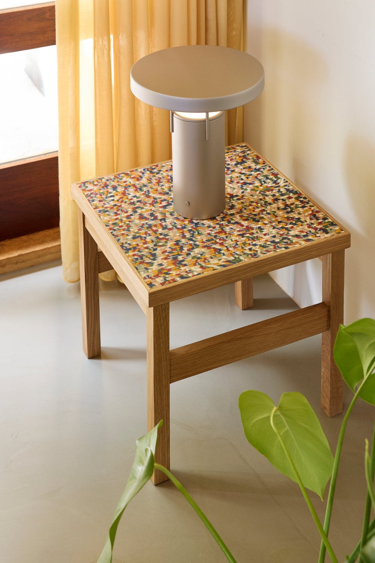 PolsterOase Möbel – BringMe Akku, Tischlampe, Metallic, Sand – Ansicht 3