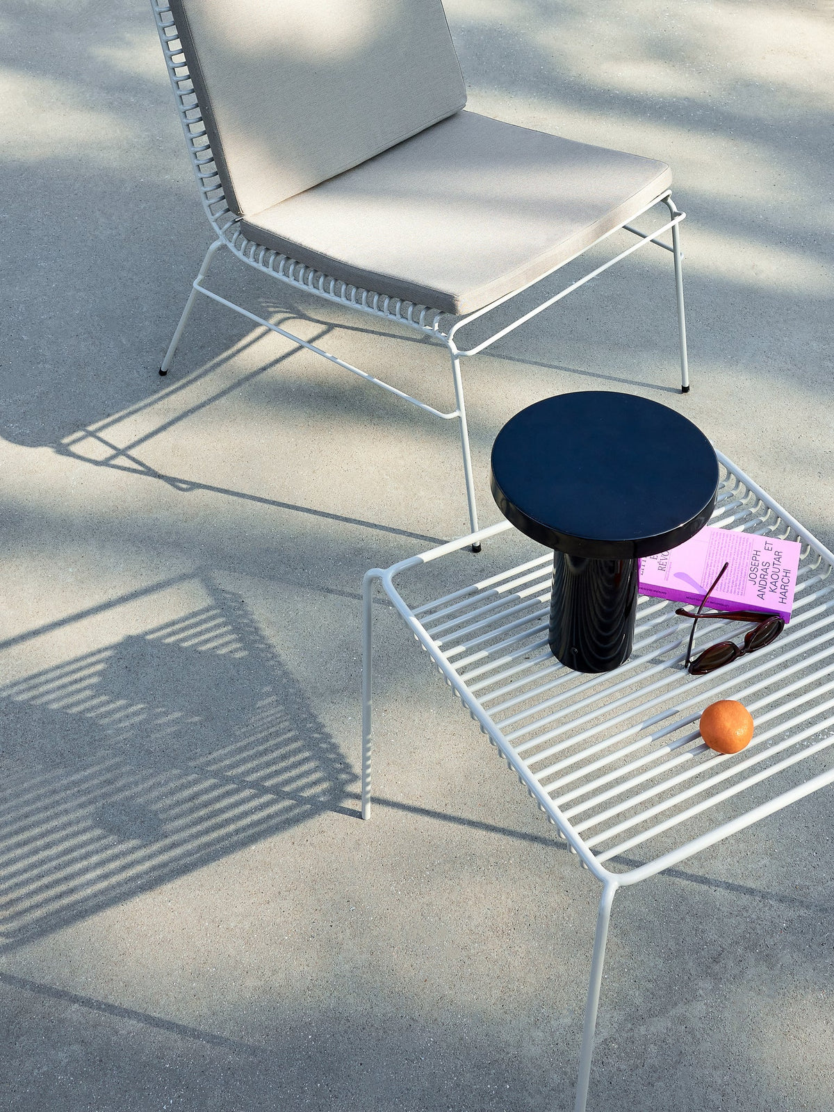 PolsterOase Möbel – BringMe Akku, Tischlampe aus Stahl, Schwarz – Ansicht 10