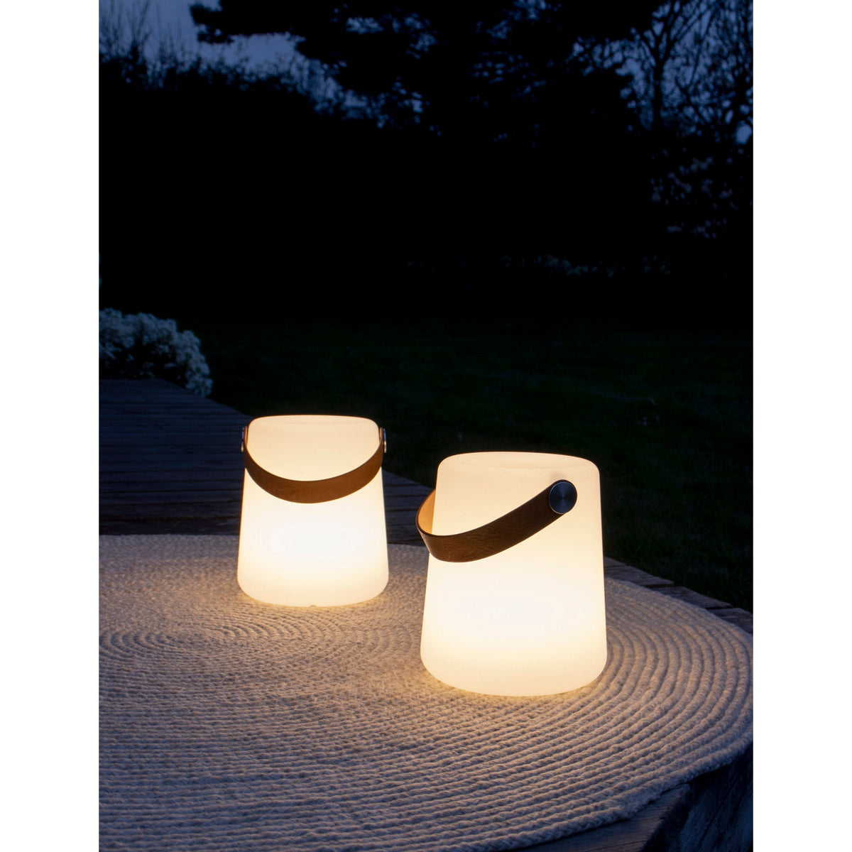 PolsterOase Möbel – Bristol Akku, LED, Lampe aus Polypropylen mit Tragegurt, Weiß