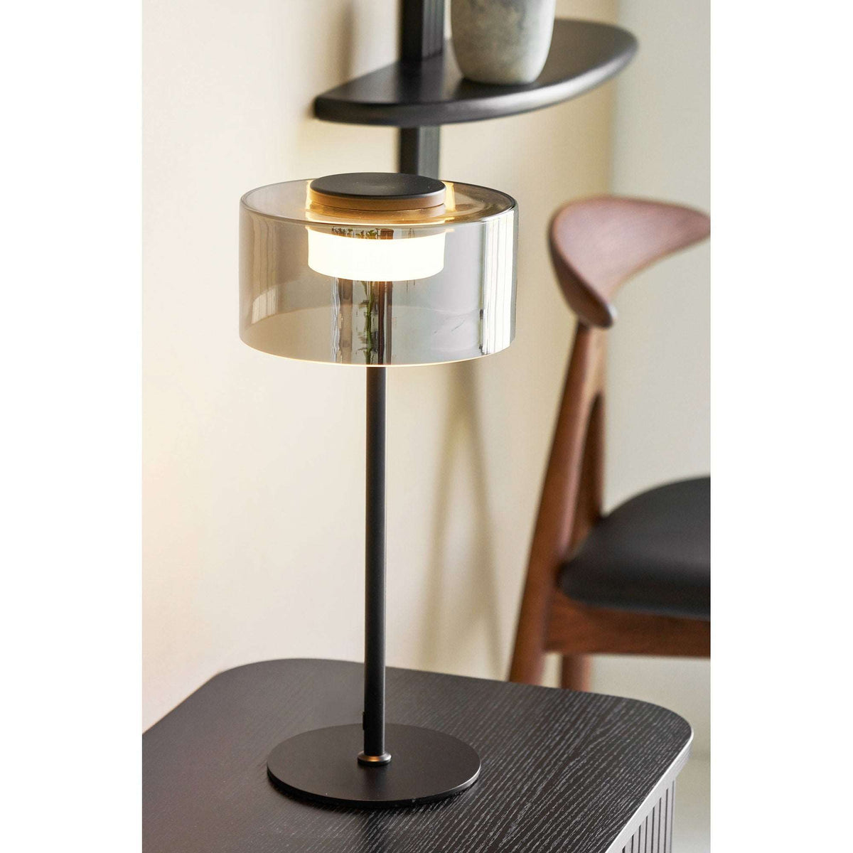 PolsterOase Möbel – Cholet LED, Tischlampe aus Stahl und Glas, Schwarz/Klar – Ansicht 2