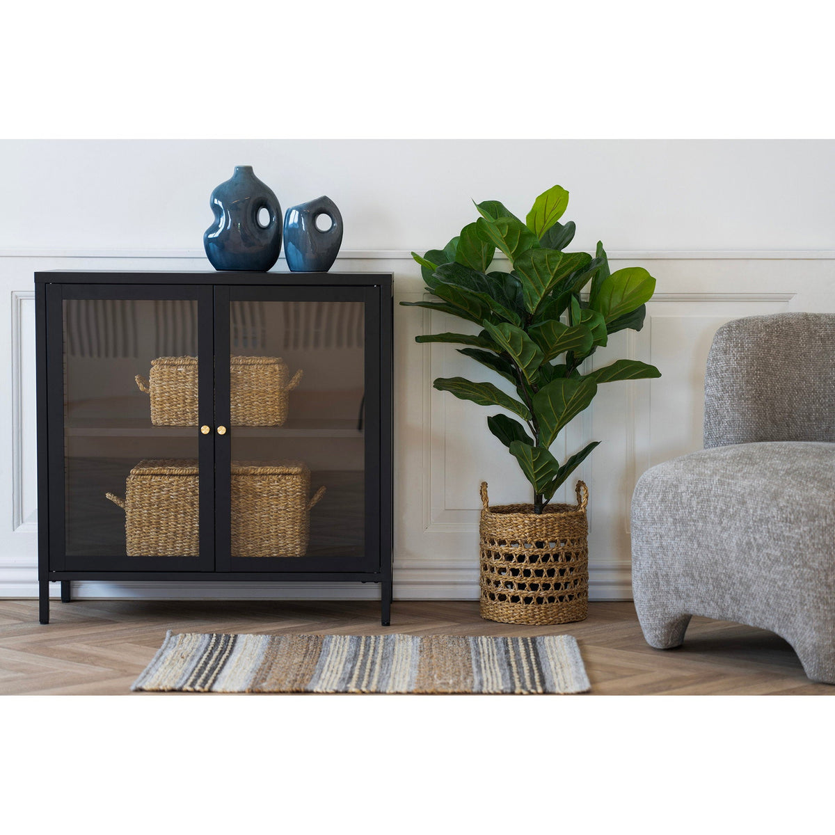 PolsterOase Möbel – Dalby Vitrinenschrank aus Stahl und Glas, 2 Türen, Schwarz, 80 cm – Ansicht 5