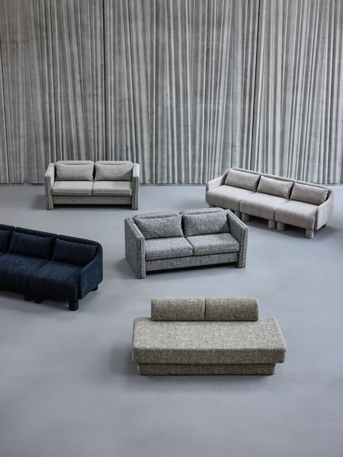 PolsterOase Möbel – Elegance Sofa dunkelblau – Ansicht 14