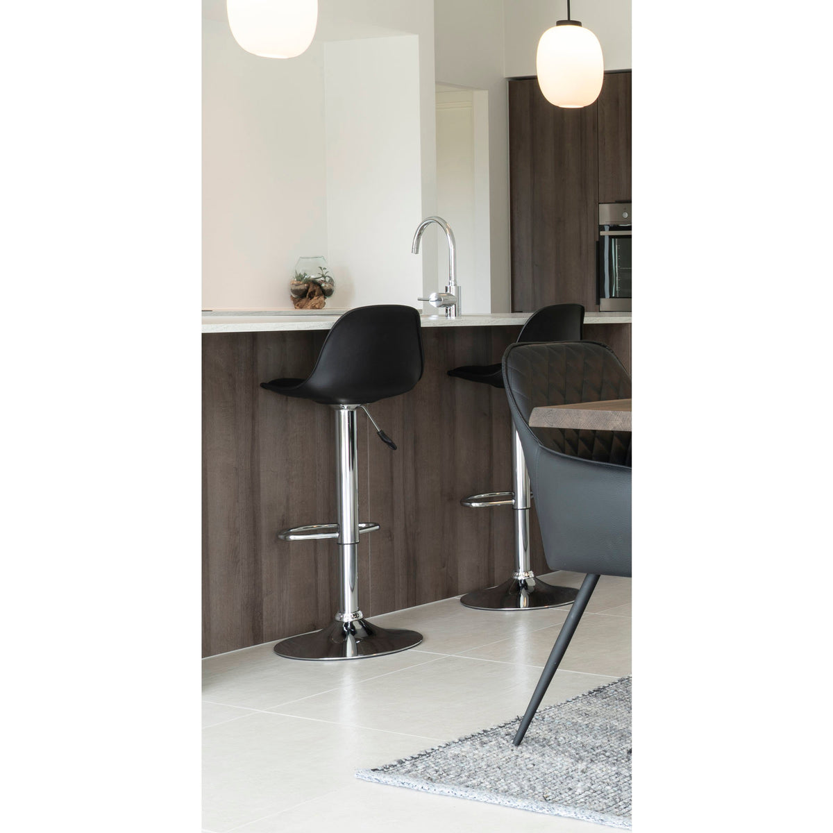 PolsterOase Möbel – Trondheim Barhocker mit PU Lederbezug, 2er Set, Schwarz/Chrom – Ansicht 5