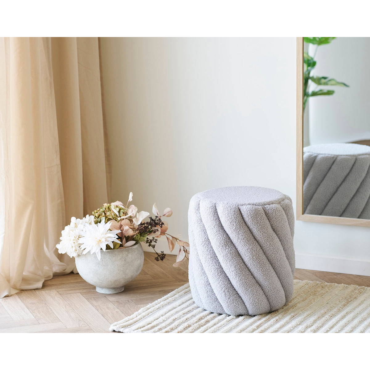 Sana Pouf, Grau