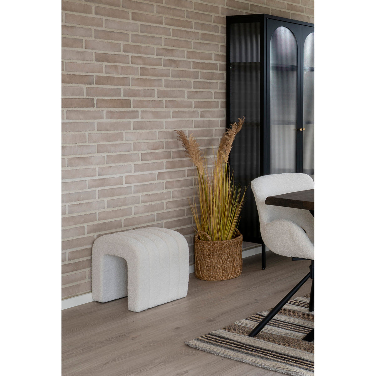 Colma Pouf, Weiß