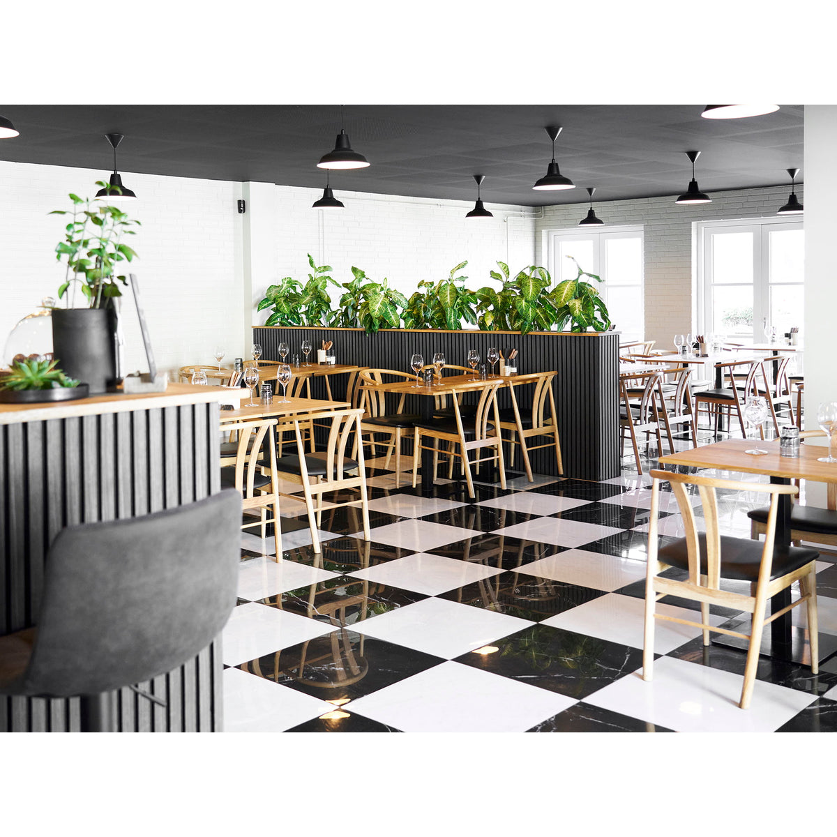 Lignano Bistrotisch aus Eichenholz mit Metallgestell, Natur/Schwarz, 70 × 70 × 75 cm