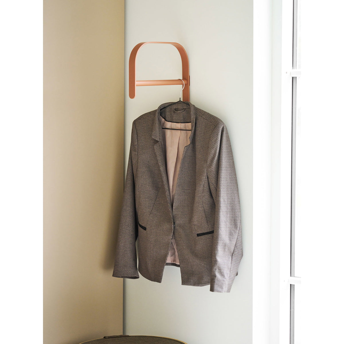 PolsterOase Möbel – Gresto Kleiderständer aus Metall, Cognac, 80 cm – Ansicht 5