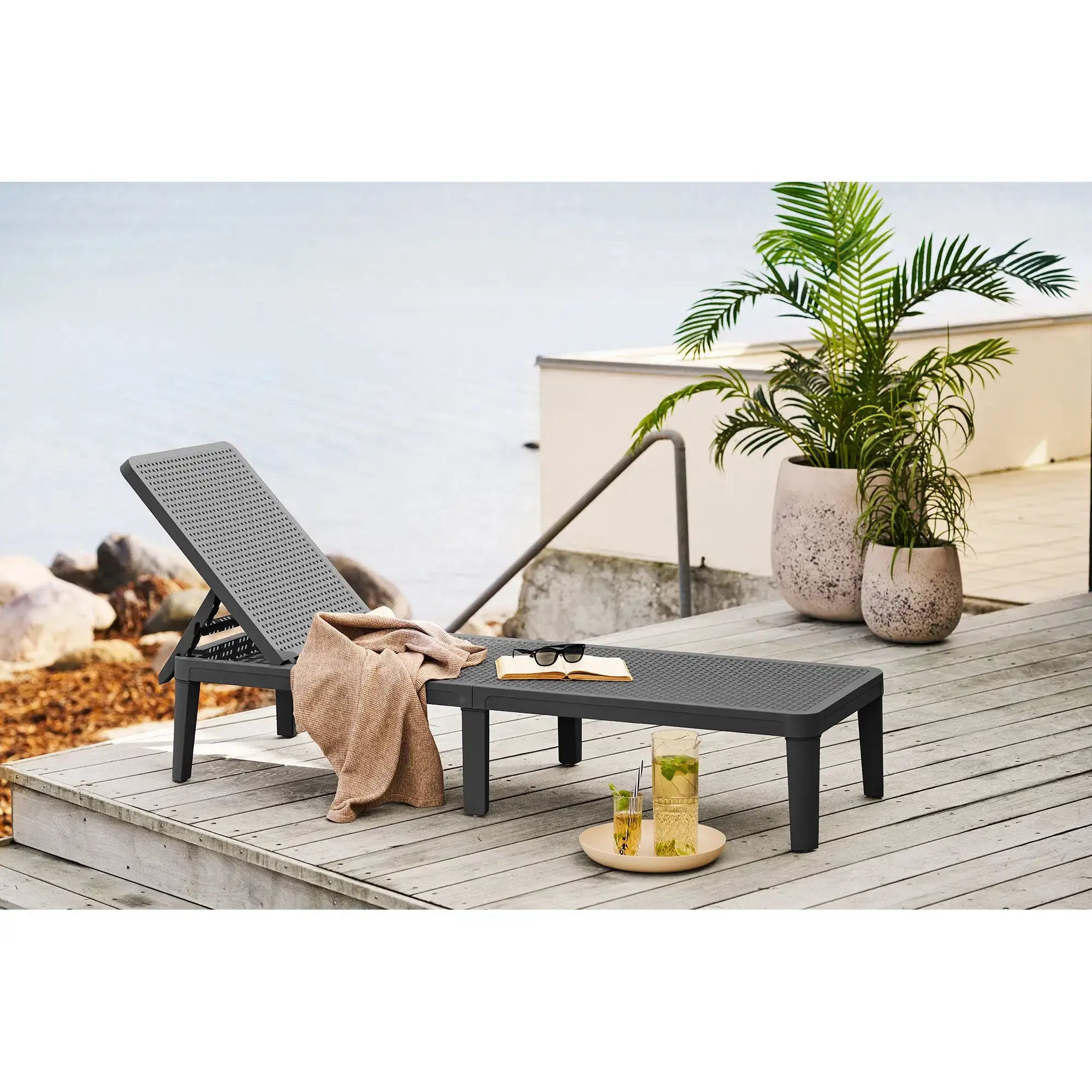 Plaid in Taupe 130x156 cm – Weiche Wohndecke im skandinavischen Stil