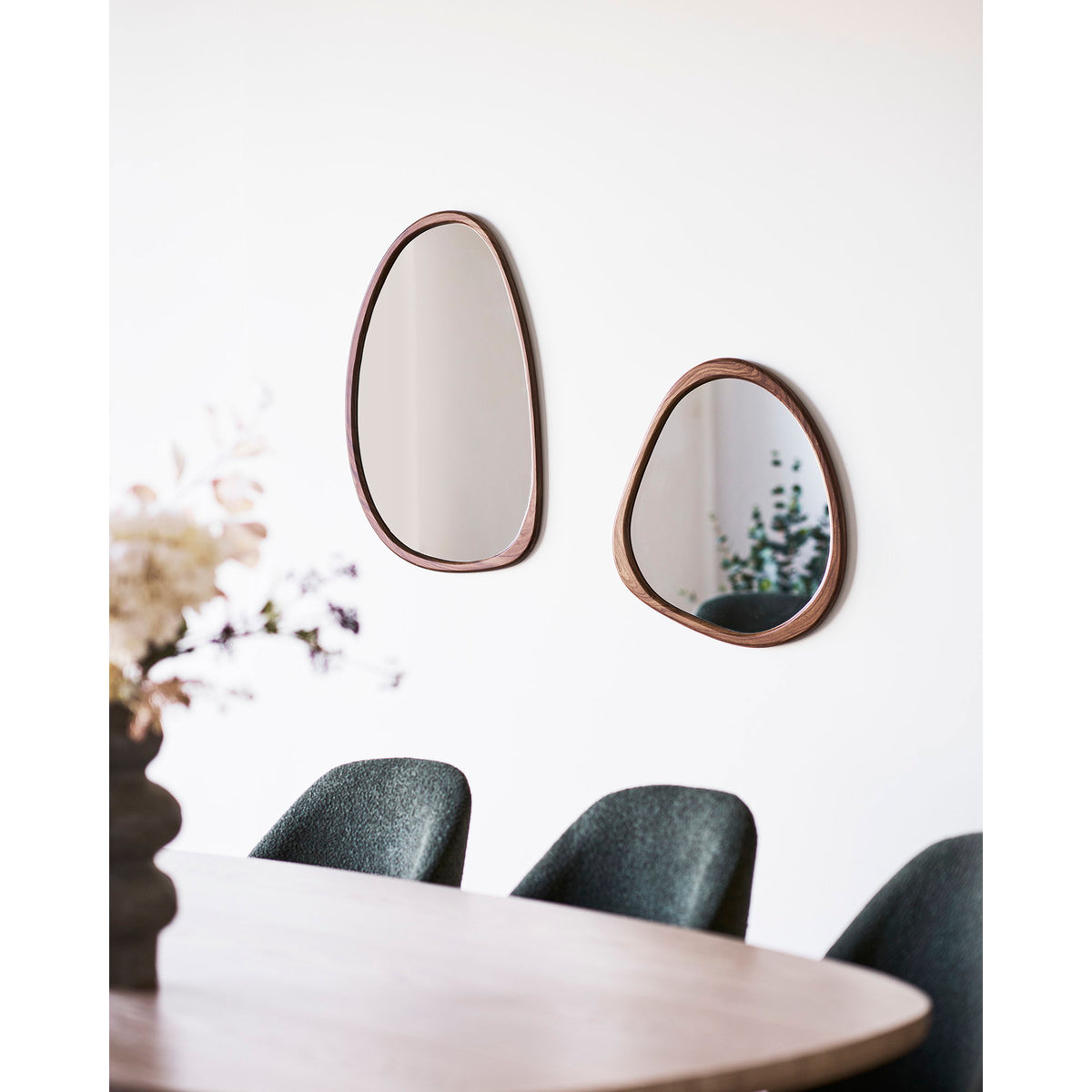 Luxon Wandspiegel mit Rahmen in Holzoptik, 44 × 48 cm