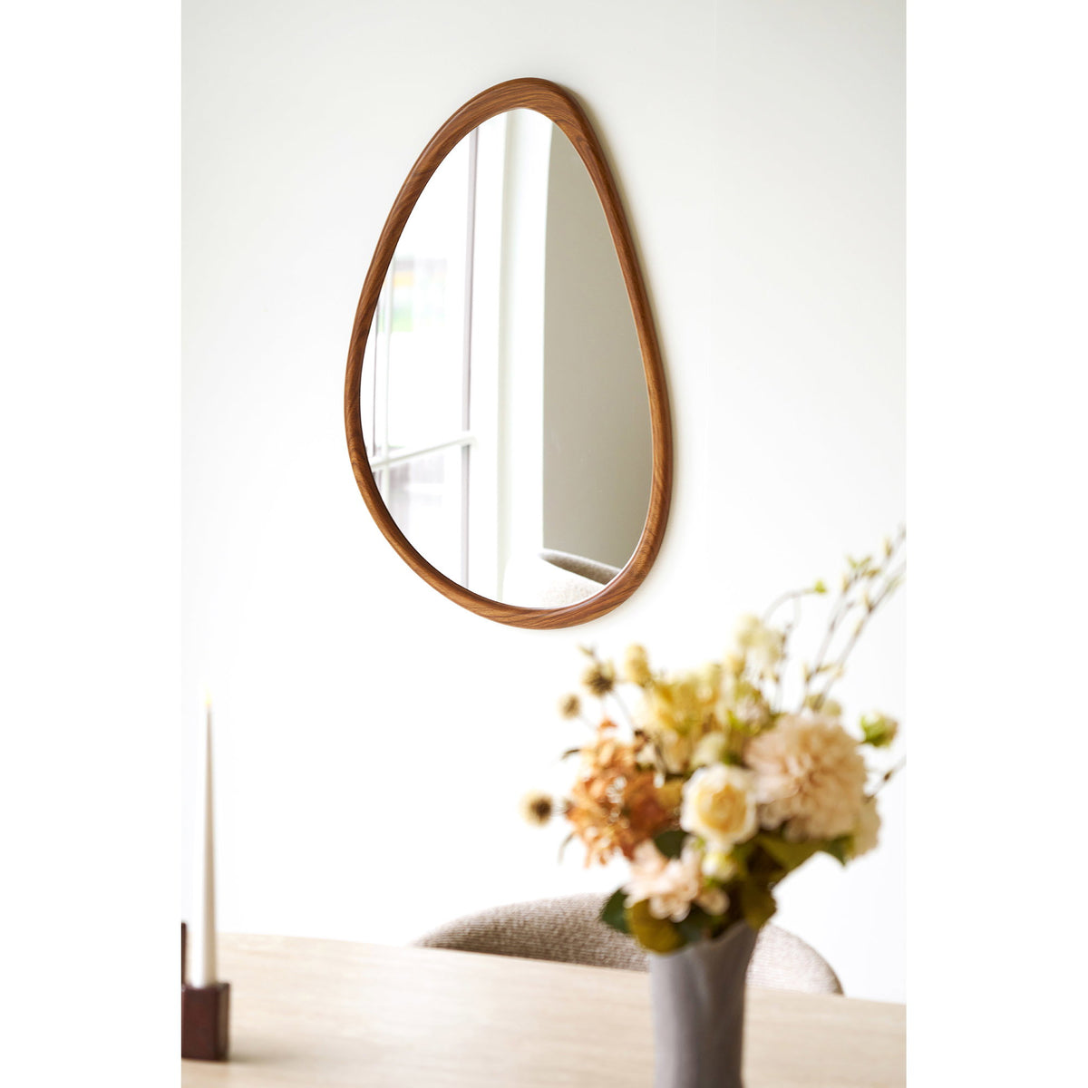 Luxon Spiegel – organische Form, Holzoptik, 50 × 80 cm