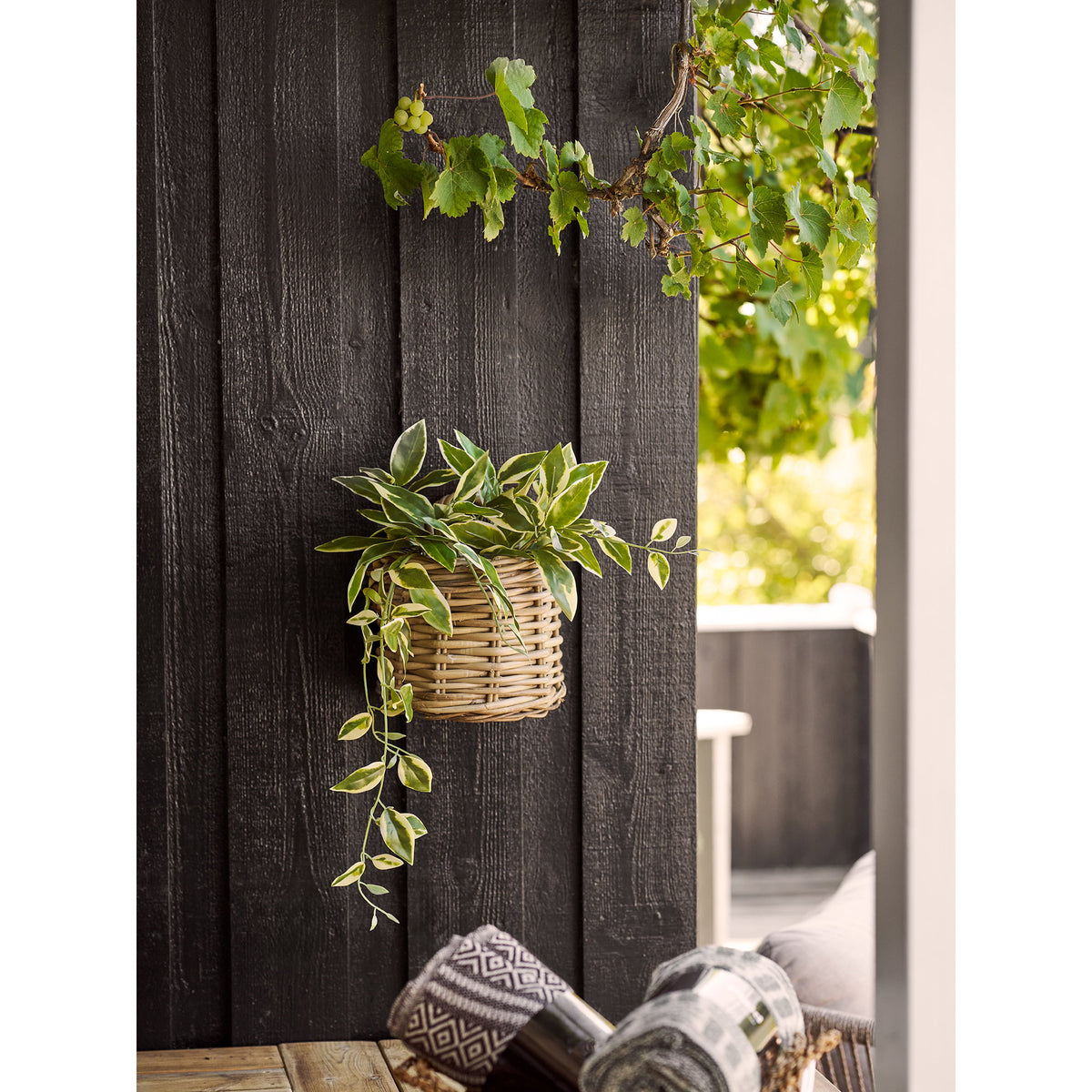 PolsterOase Möbel – Keli Aufbewahrungskorb aus Kubu, Rattan, Natur, 37 × 23 × 27 cm – Ansicht 4