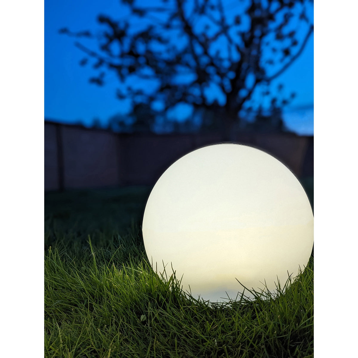 PolsterOase Möbel – Lifton Solarlampe aus PP, Kunststoff, wiederaufladbar, Weiß, Ø 25 cm – Ansicht 3
