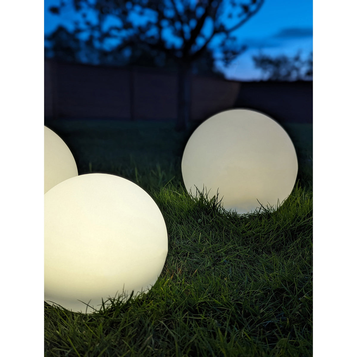 PolsterOase Möbel – Lifton Solarlampe aus PP, Kunststoff, wiederaufladbar, Weiß, Ø 25 cm – Ansicht 4