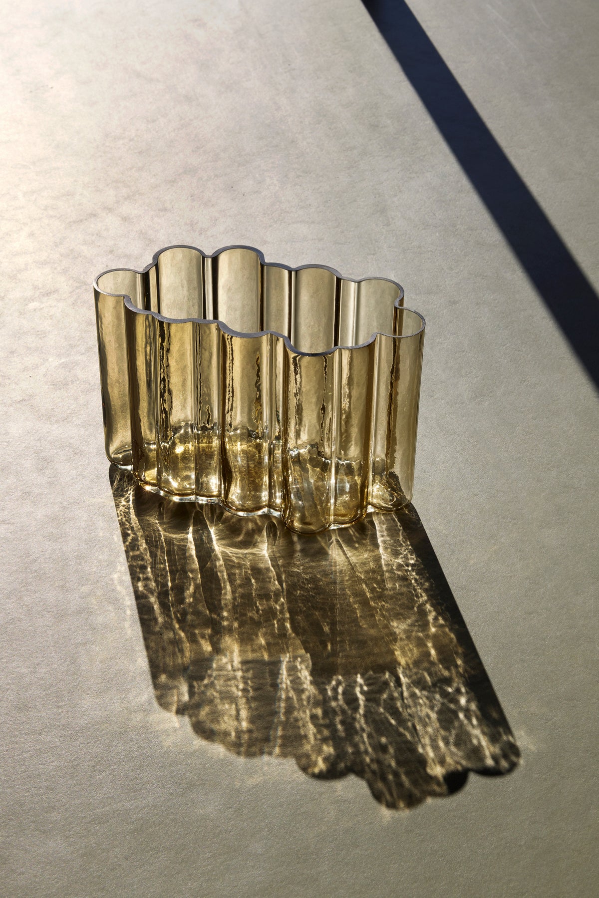 PolsterOase Möbel – Umber Vase aus mundgeblasenem Glas, Bernstein – Ansicht 3