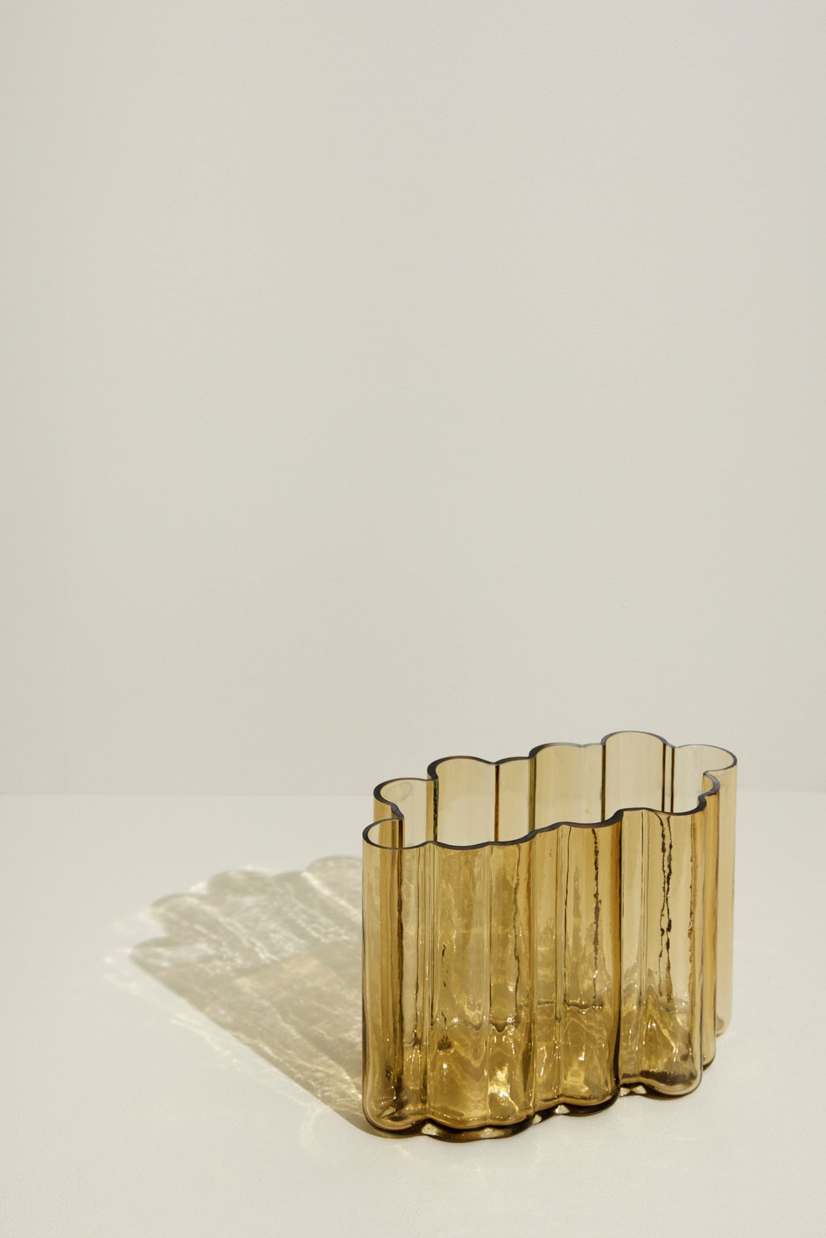 PolsterOase Möbel – Umber Vase aus mundgeblasenem Glas, Bernstein – Ansicht 5