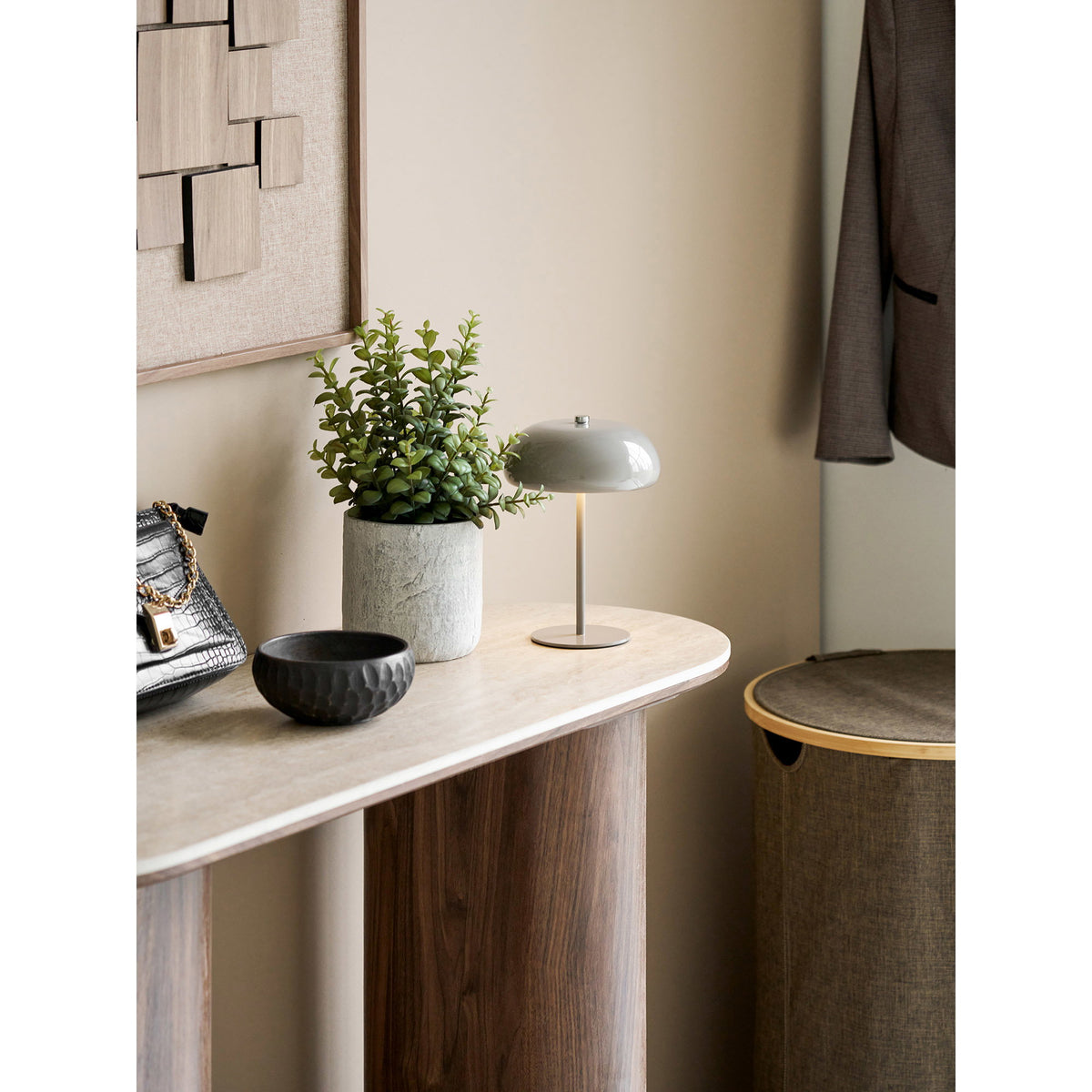 PolsterOase Möbel – Margate Akku, Tischlampe aus Metall, Taupe, Ø 16 cm – Ansicht 6